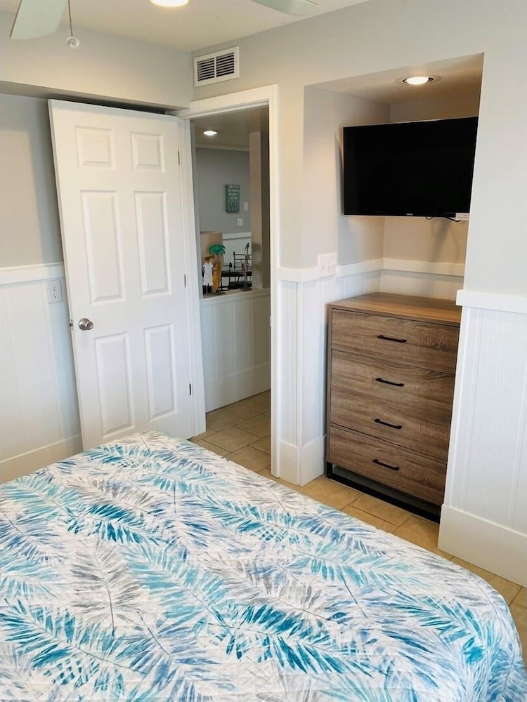 The Ocean House 6 Bedroom Home by RedAwning