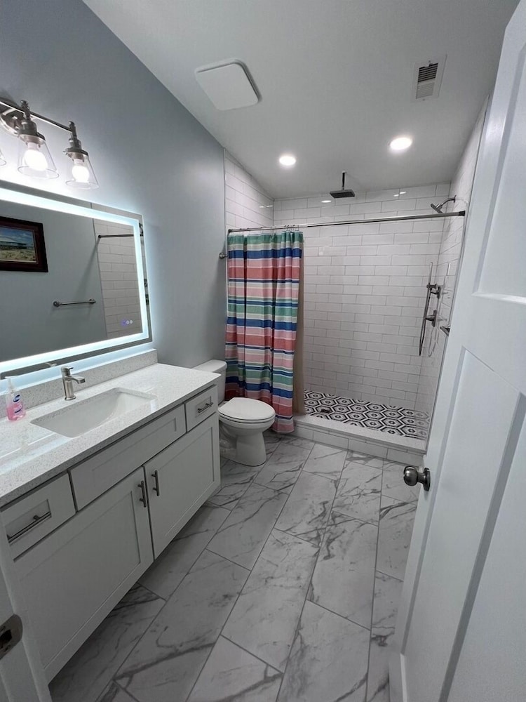 Boston Commons Penthouse 5 Bedroom Condo by RedAwning