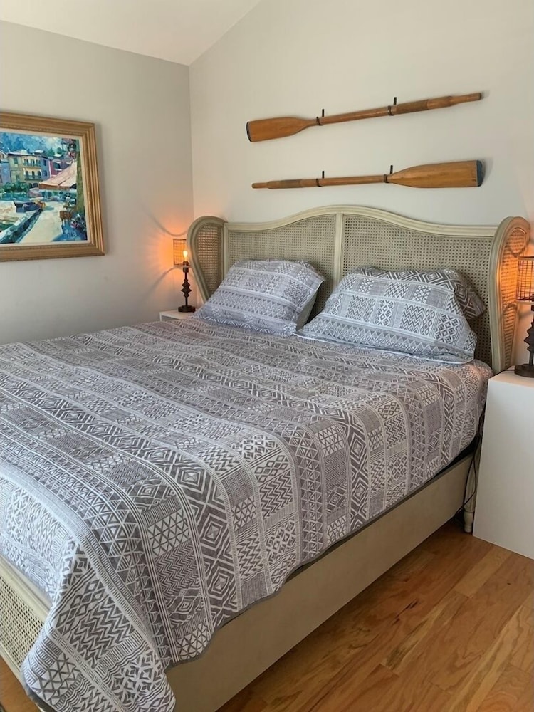 Absolute Bliss Private 4 Bedroom Home by RedAwning