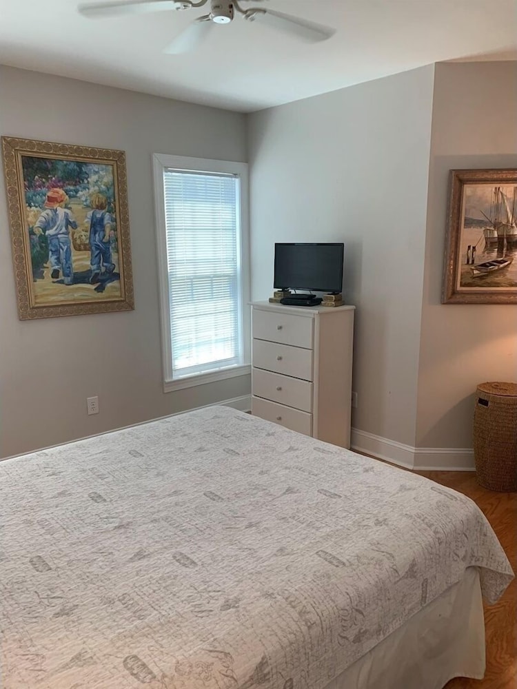 Absolute Bliss Private 4 Bedroom Home by RedAwning