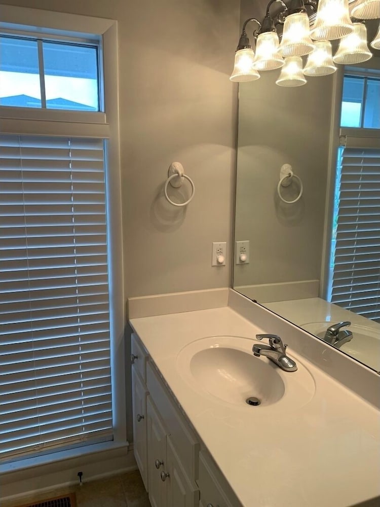 Absolute Bliss Private 4 Bedroom Home by RedAwning