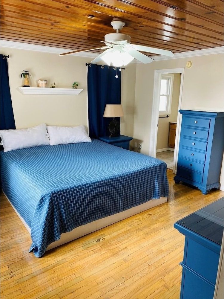 The Ocean House 6 Bedroom Home by RedAwning