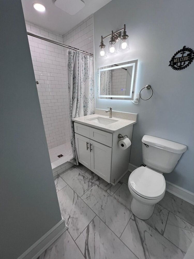 Boston Commons Penthouse 5 Bedroom Condo by RedAwning