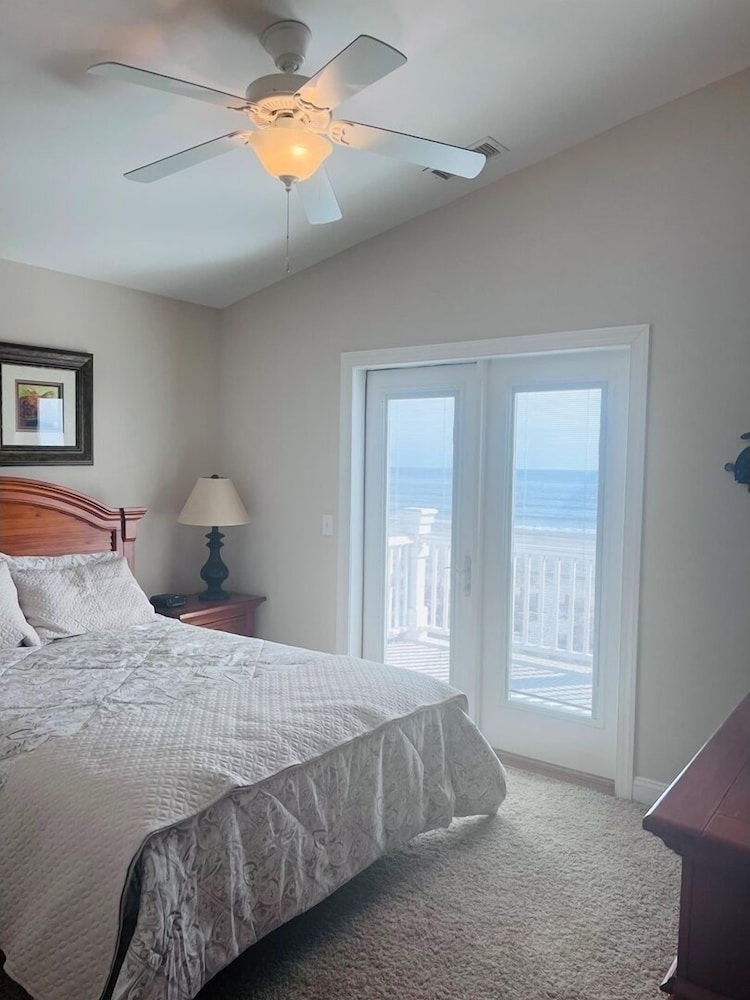 1 Ez Access 4 Bedroom Home by RedAwning