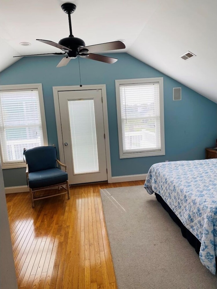The Ocean House 6 Bedroom Home by RedAwning