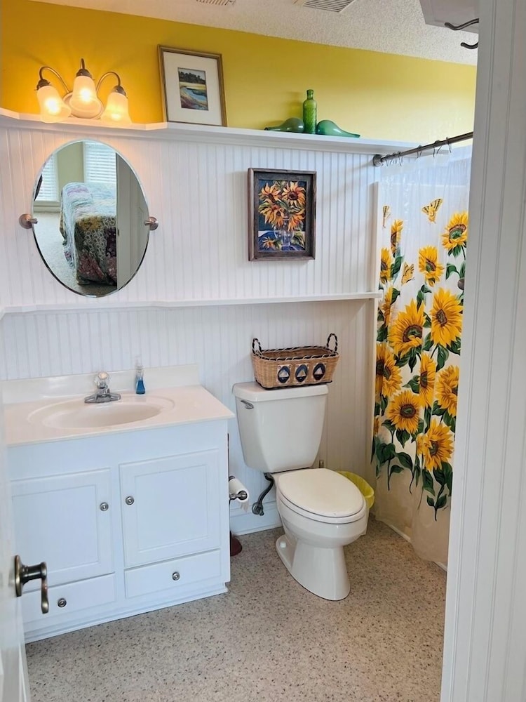 Le Tournesol 4 Bedroom Home by RedAwning - Property Image 14