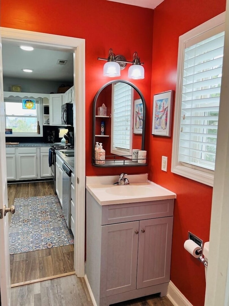 Heaven's Anchor 3 Bedroom Home by RedAwning