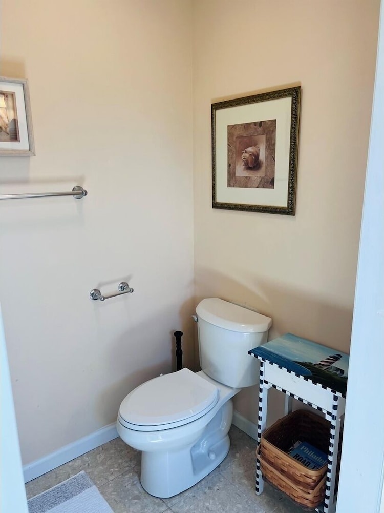 Fore Shore West- 4 Bedroom Home by RedAwning