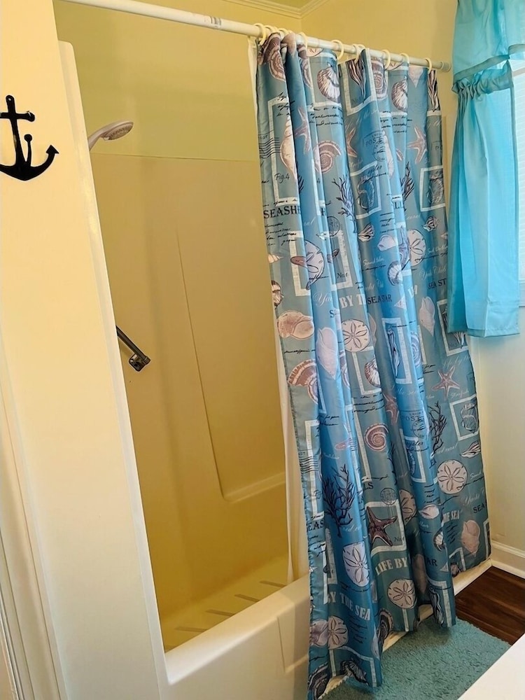Seaside - 4 Br Home