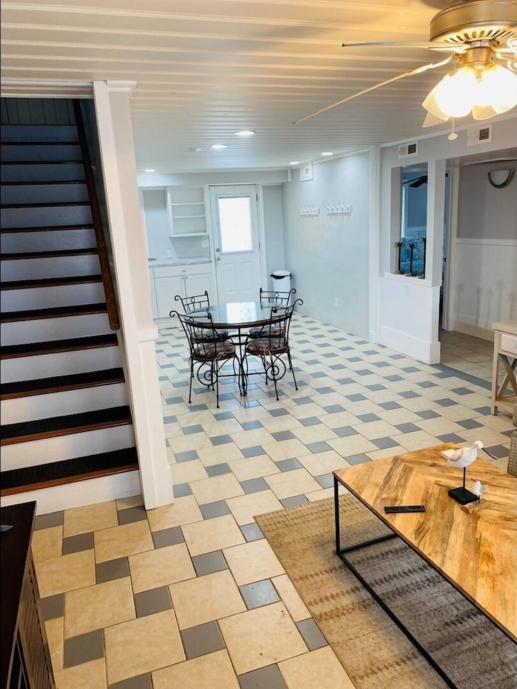 The Ocean House 6 Bedroom Home by RedAwning
