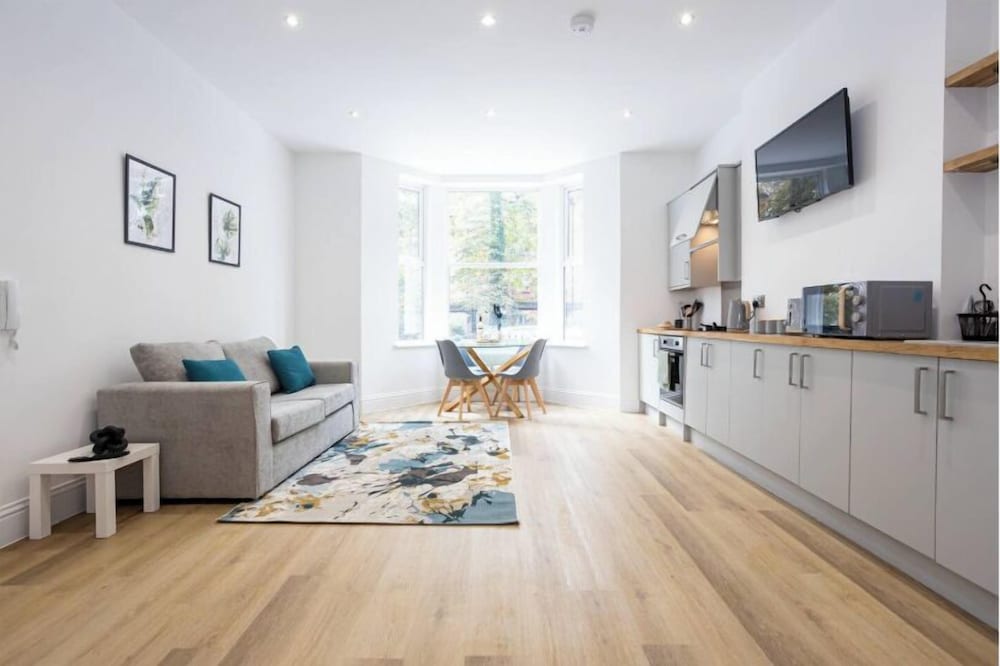 Flat 1 15 Longley Road
