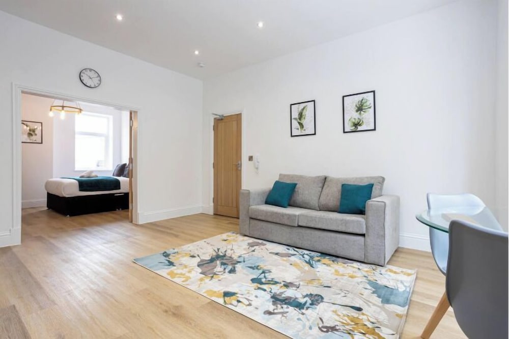 Flat 1 15 Longley Road