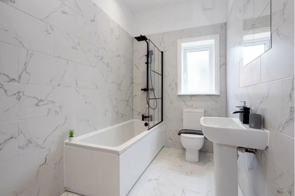 Flat 1 15 Longley Road