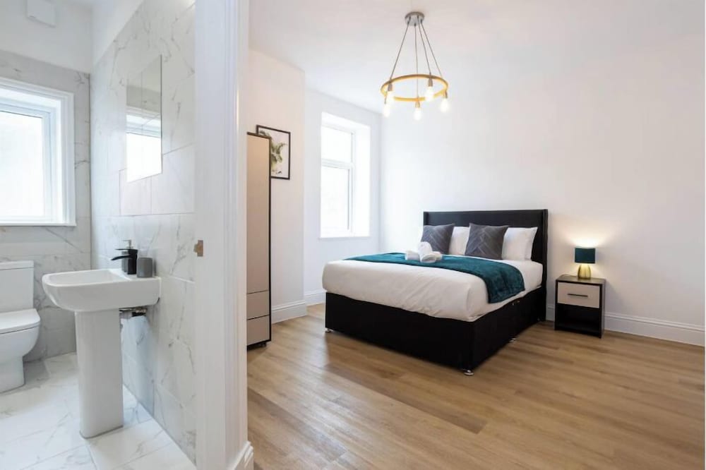 Flat 1 15 Longley Road