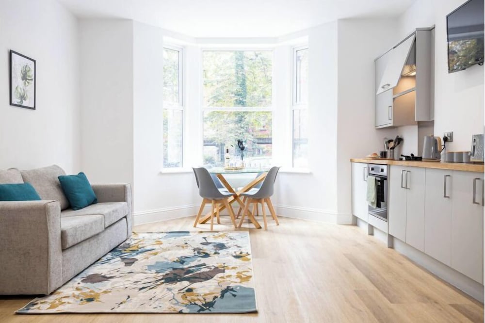 Flat 1 15 Longley Road