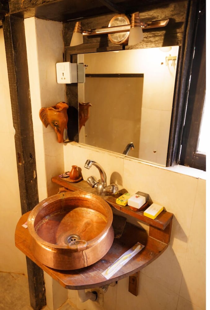 Hira Guest House