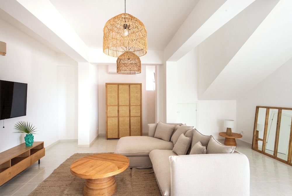 Sea Frame Design Apartments with Pool by Wonderful Italy