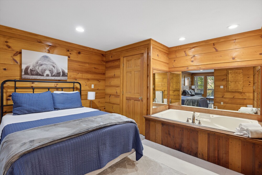 Golfing Dreams 2 Bedroom Cabin by RedAwning view 4