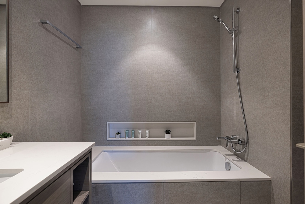 Grande Suites by Hostiva - Burj View