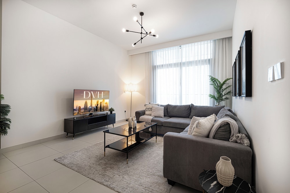 Burj Crown Lux Apartment by Dubai Mall