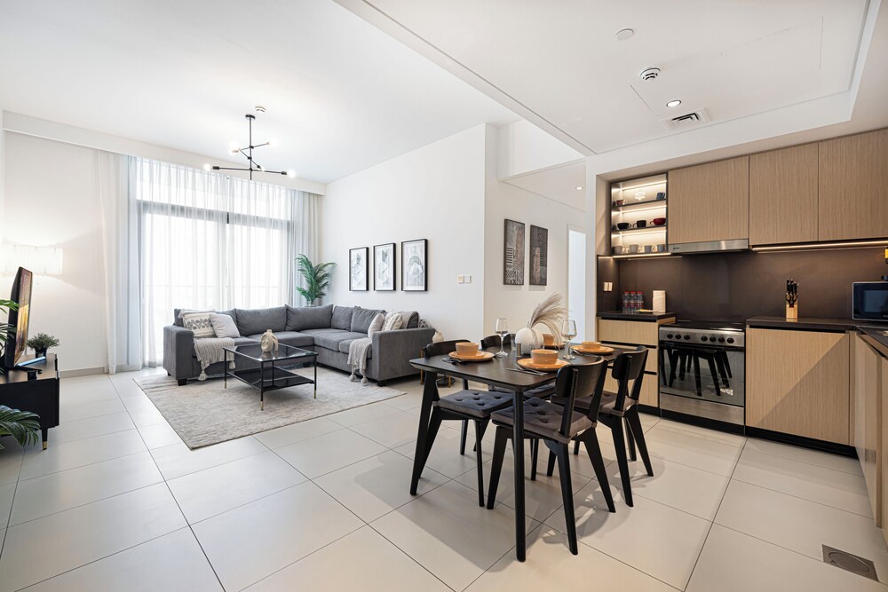 Burj Crown Lux Apartment by Dubai Mall