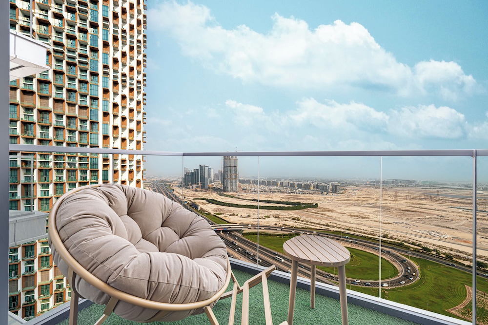 Nobles Suites by Hostiva - City View