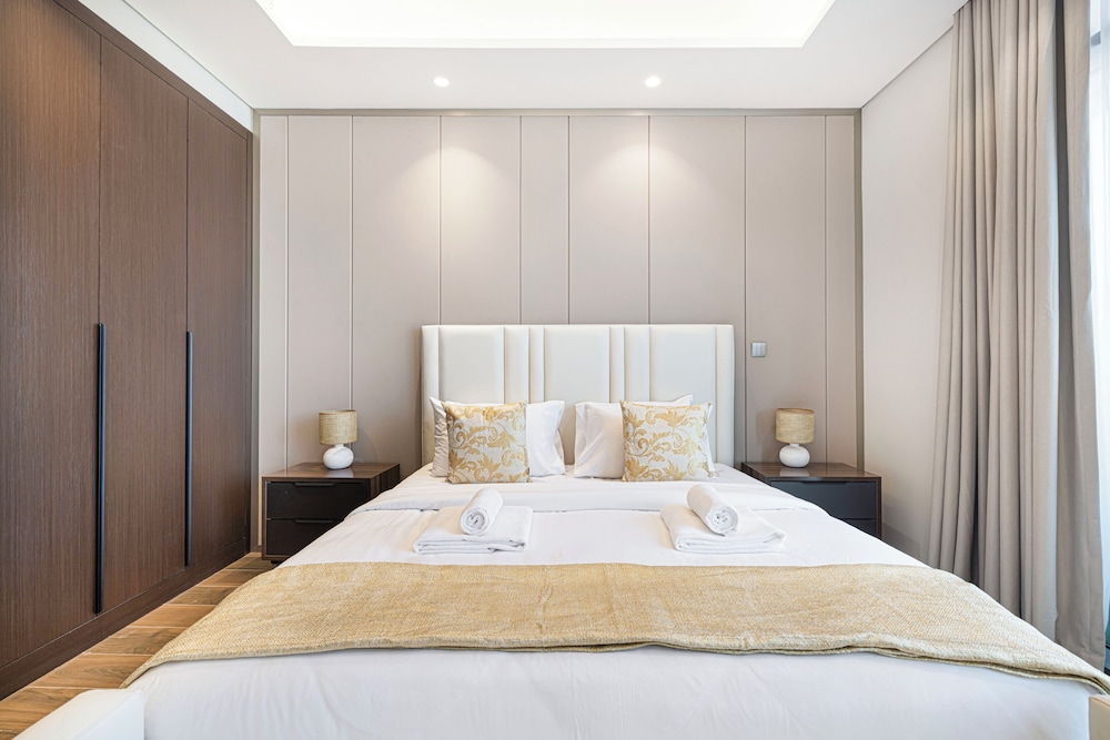 Nobles Suites by Hostiva - City View