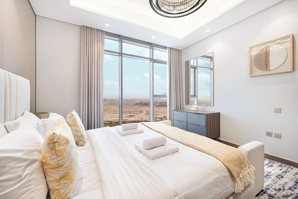 Nobles Suites by Hostiva - City View