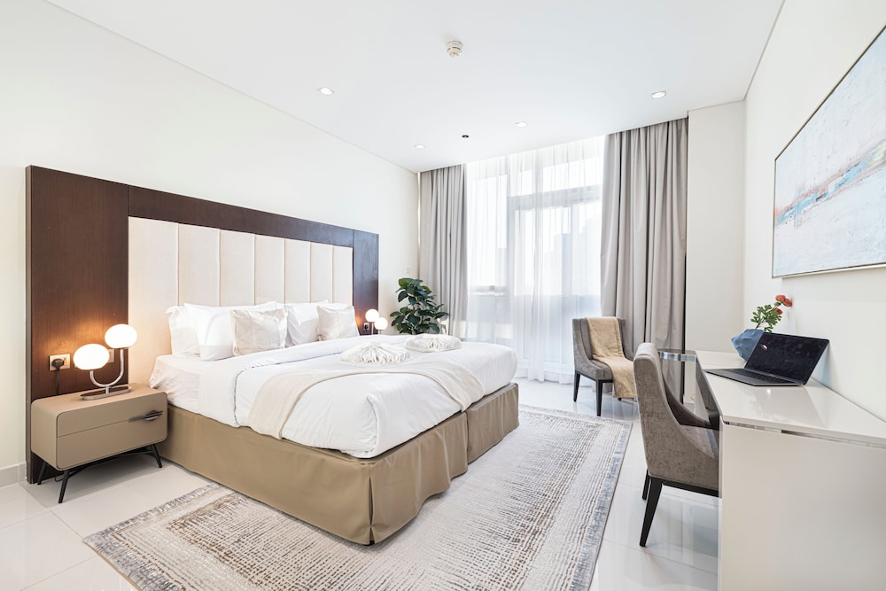 DAMAC Suites by Hostiva – Burj & Fountain