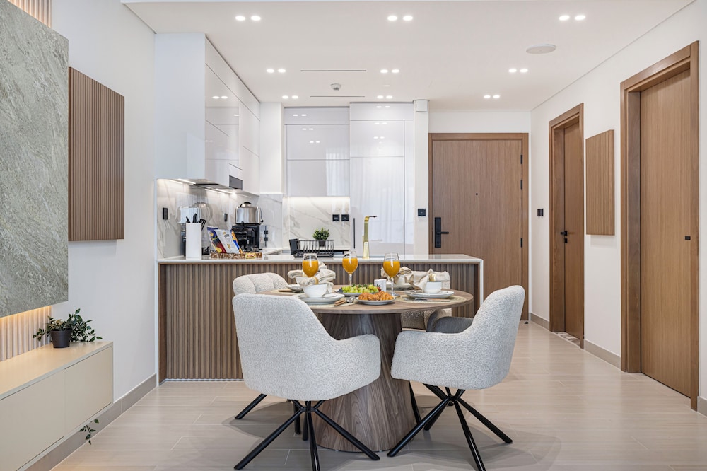 Binghatti Suites by Hostiva - City View