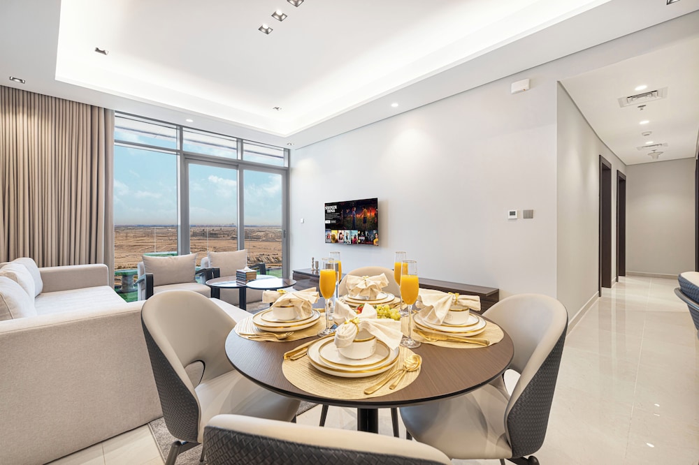 Nobles Suites by Hostiva - City View
