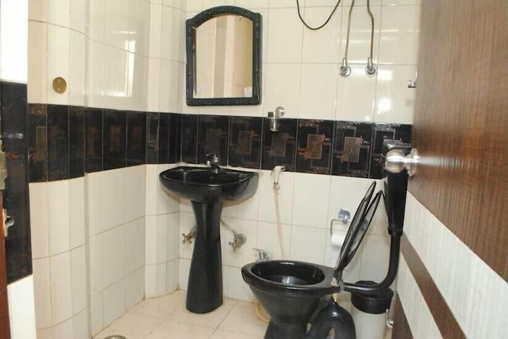 Hotel Pushpak International