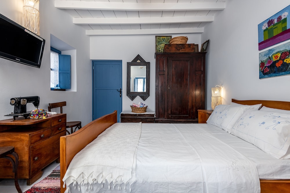 The Aegean blue country house Old Milos view 4