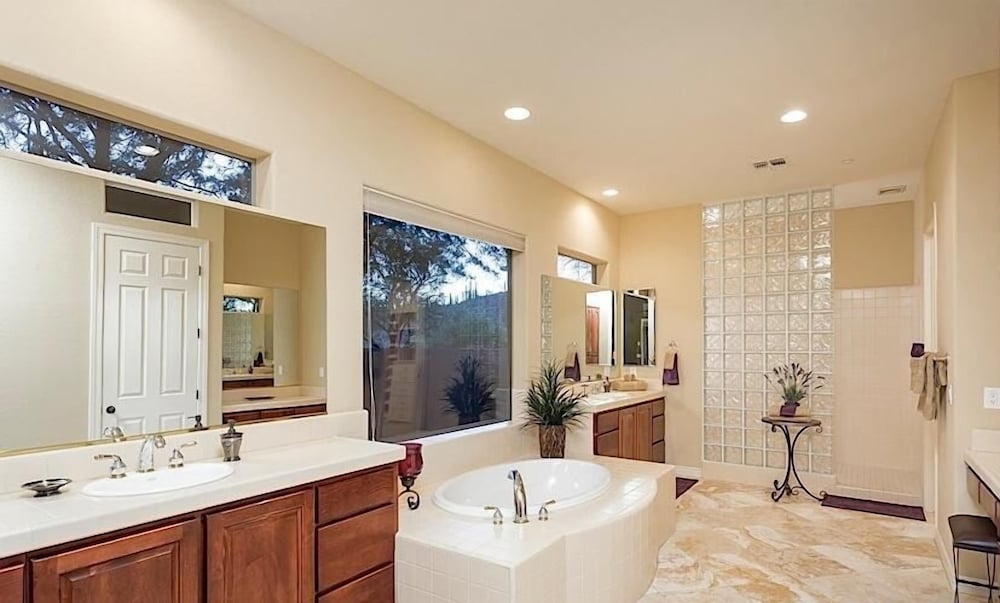 Caledonia Dreamin By Signature Vacation Rentals