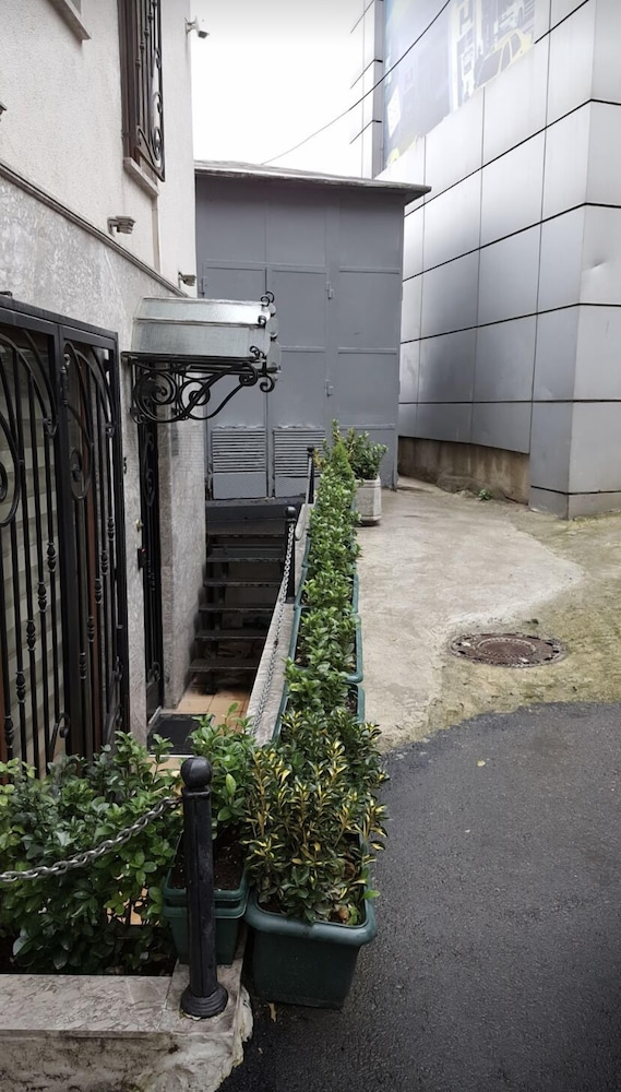 Galatolia Suites - Image 18