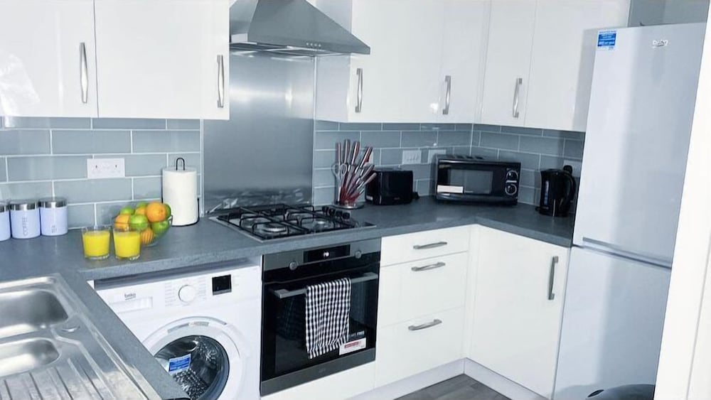 Family Home 5-bed House in Birmingham City Centre view 4