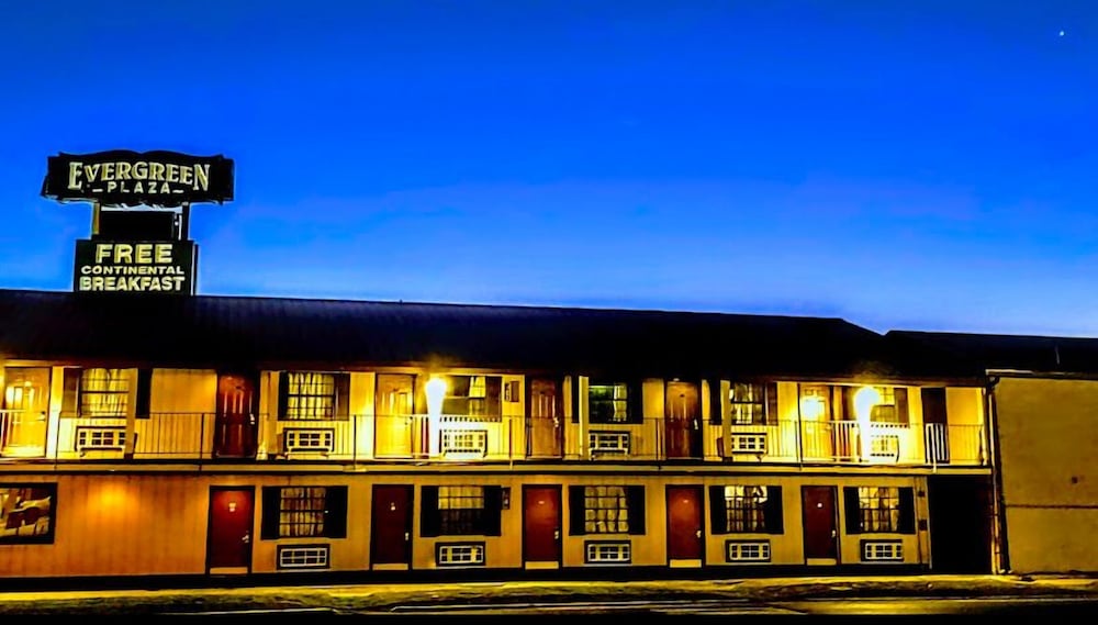 Evergreen Plaza Inn
