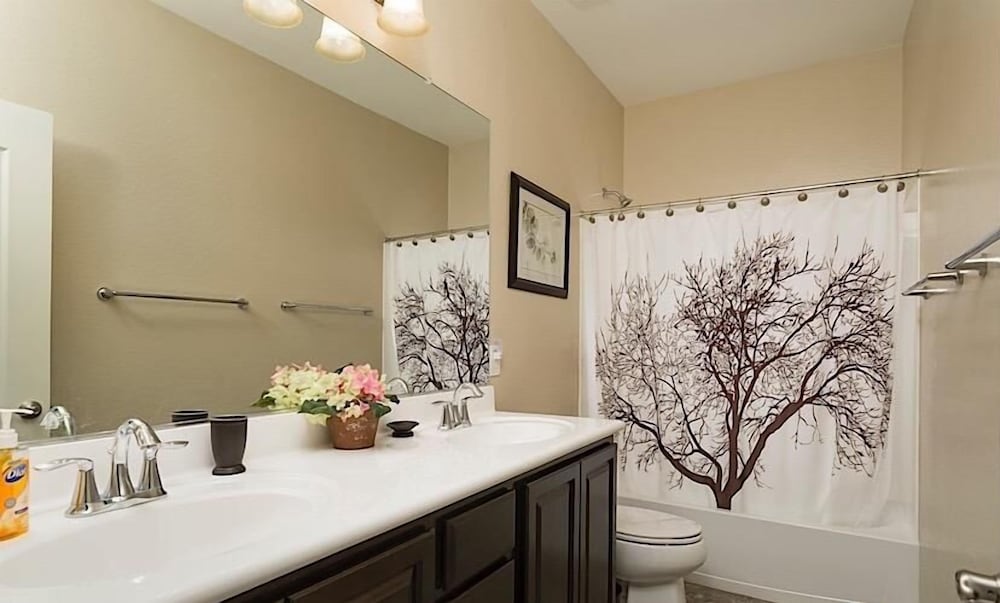 Pleasant Surprise By Signature Vacation Rentals