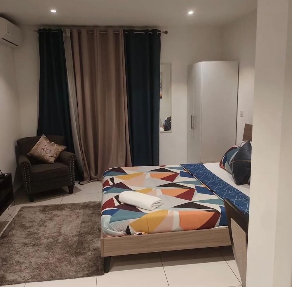 GOLDEN BREEZE SUITES view 2