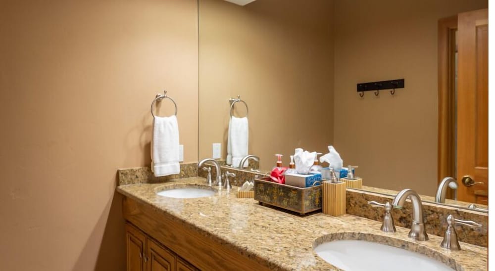 50 - Six Bedroom with Spa Stag Lodge 6 Condo