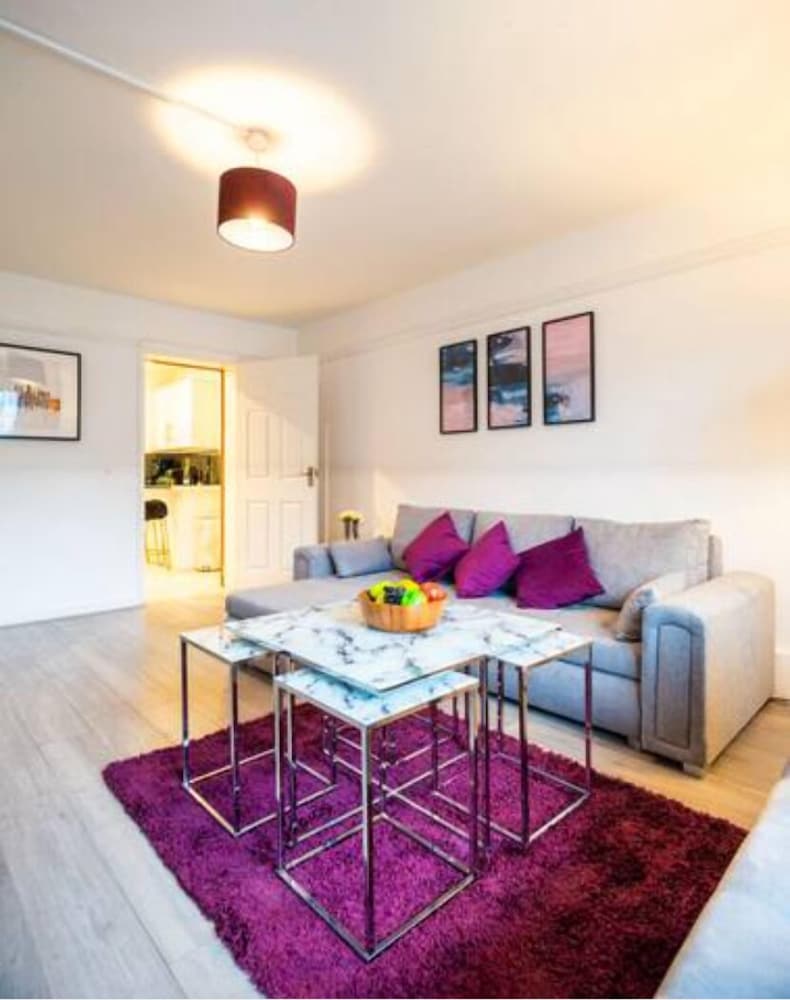 3-Bed Apartment Central London