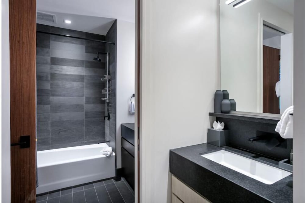 203 - Three Bedroom Deluxe One Empire Pass 3 Condo