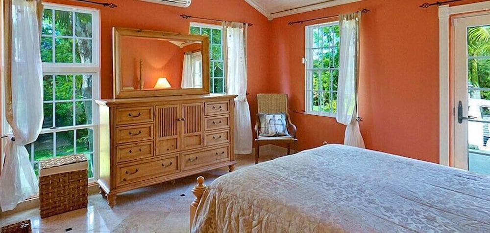 Villa Amberley House & Cottage view 4