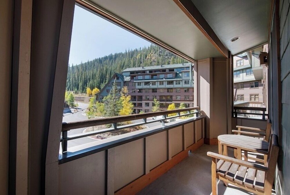 Zephyr Mountain Lodge Condos