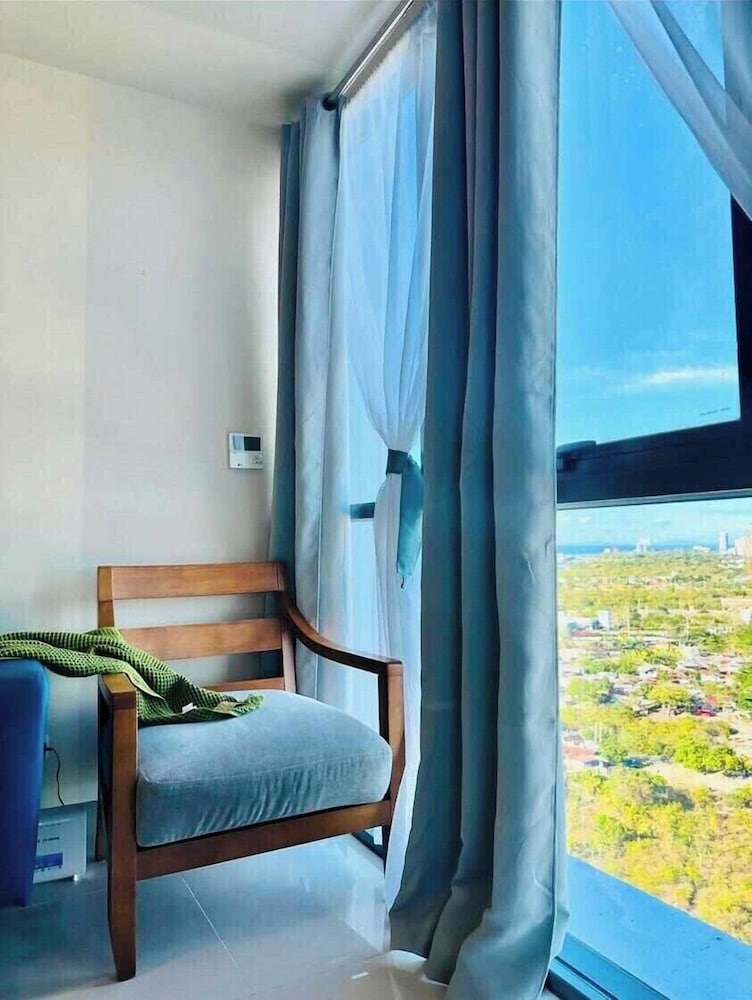 MACTAN NEWTOWN OMP FAMILY ROOM