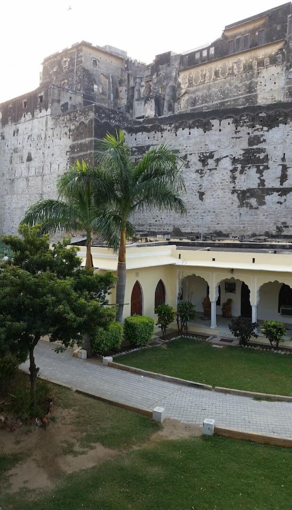 Phool Mahal Palace