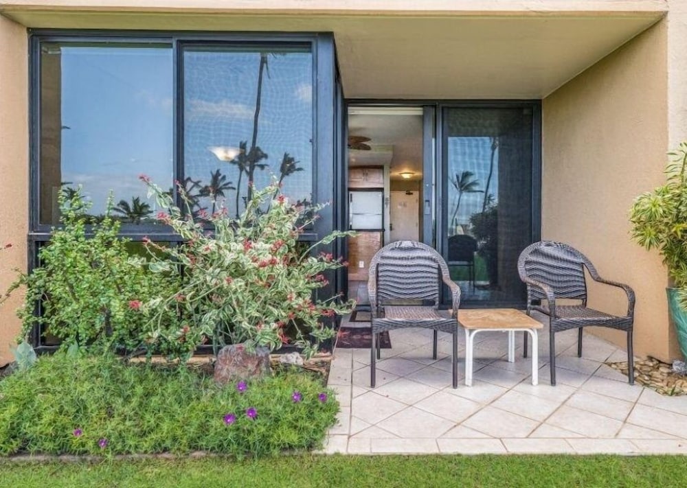Kihei Surfside, #107 1 Bedroom Condo by RedAwning
