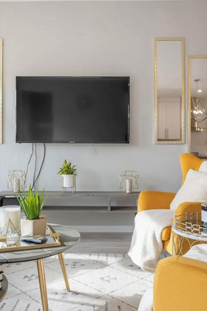 Luxury Modern Home - Livingstone