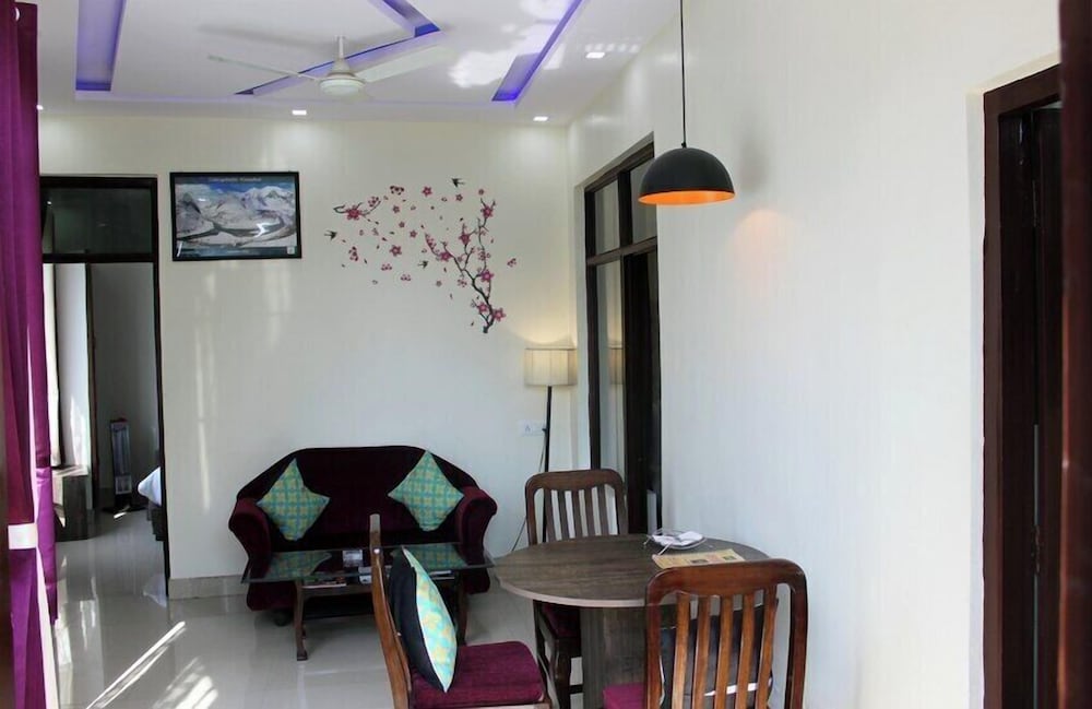 Hotel Guru Surbhi