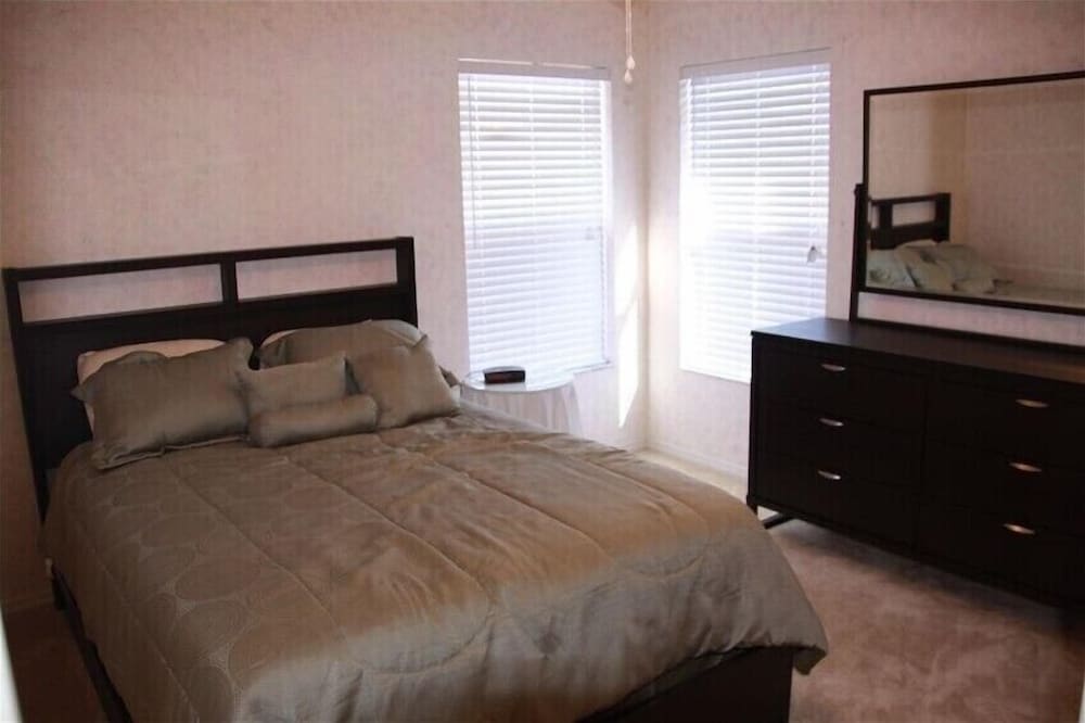 R1 Esprit 4 bed / 3 Bath view 2